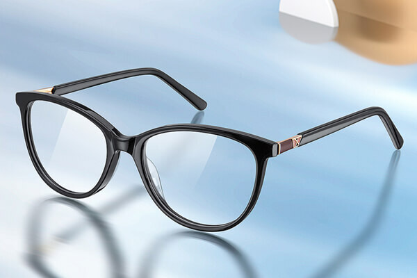 塑料鏡框的眼鏡